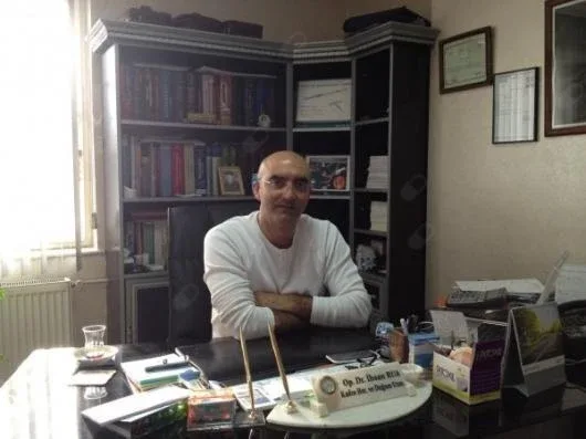 Op. Dr. İhsan Rua muayenehanesinde